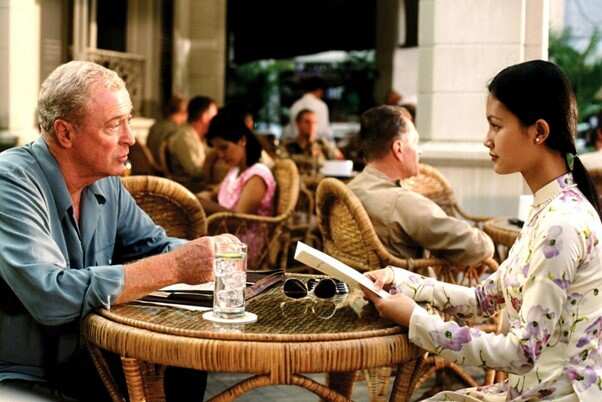 Micael Caine & Đo Hai Yen in The Quiet American.jpg