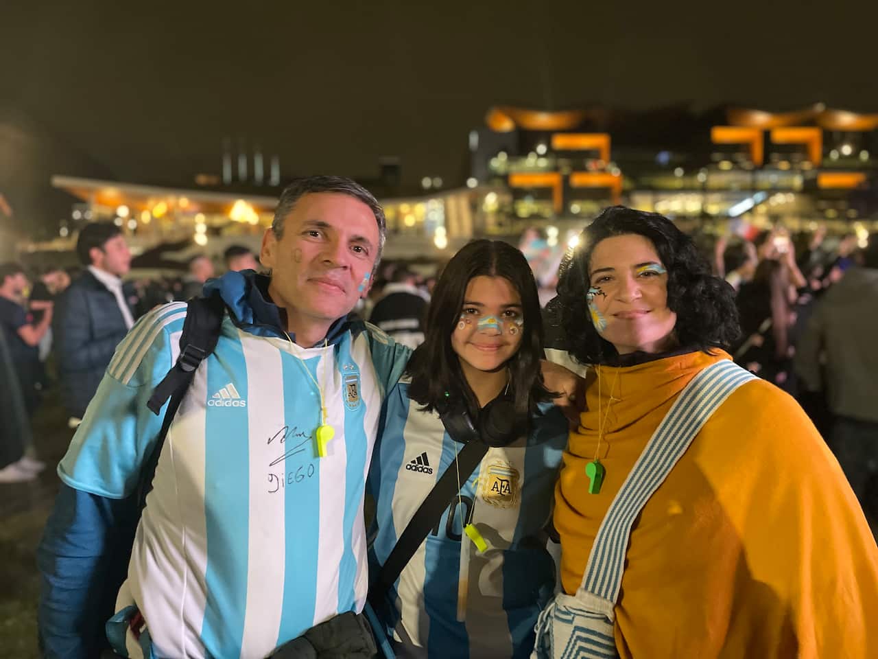 (L-R) Edgardo, his daughter Giuly and Laura in Sydney