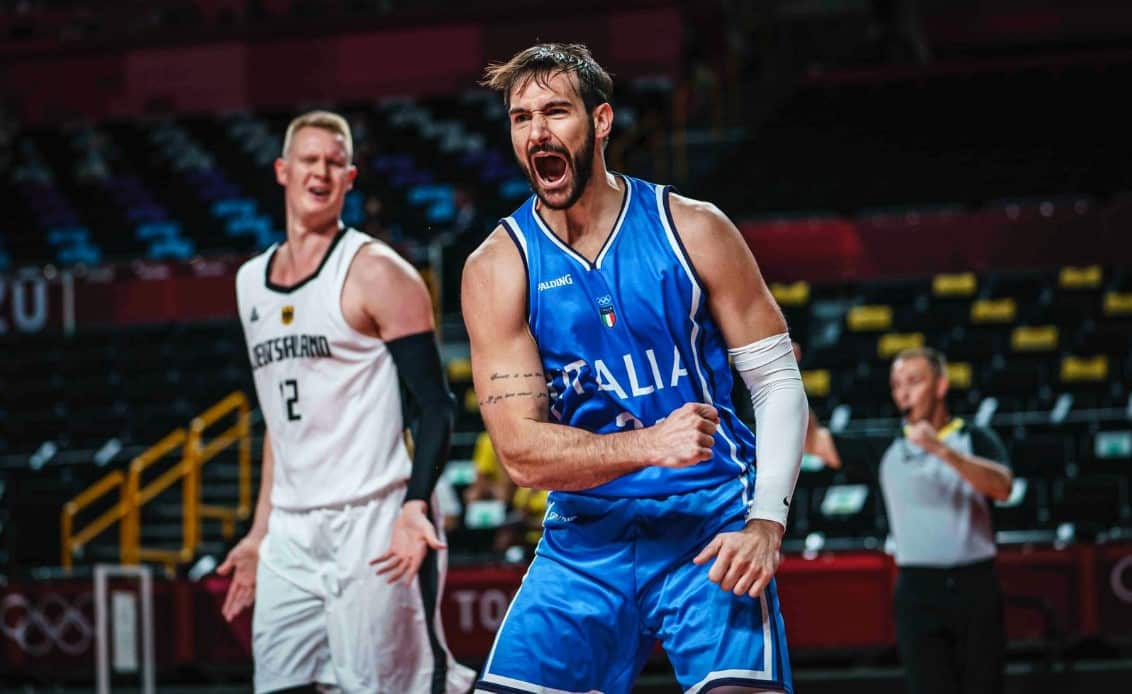 Riccardo Moraschini in azione con la maglia della Nazionale.