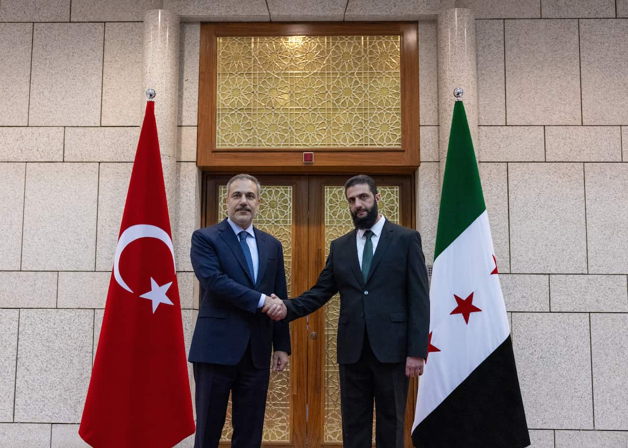 Turkish Foreign minister meets new Syrian leader in Damascus