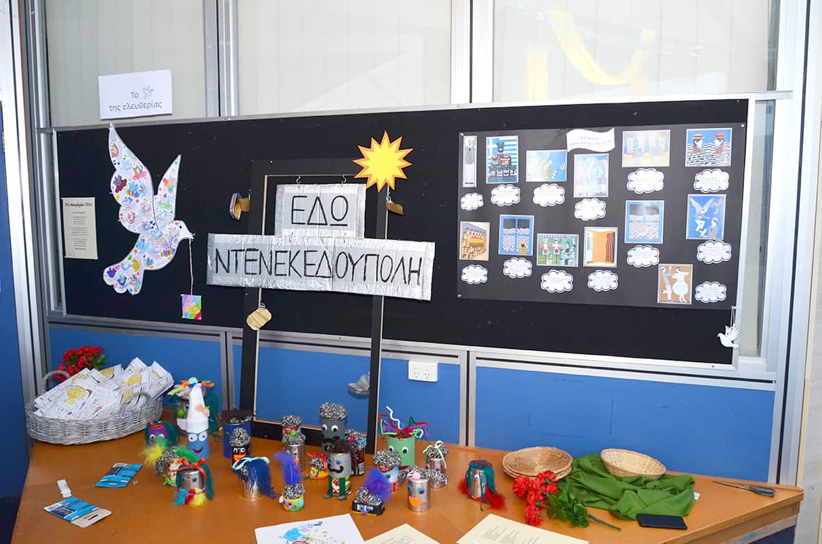 Την κουκλοθεατρική παράσταση «Ντενεκεδούπολη» ανεβάζουν για το τέλος της σχολικής χρονιάς τα Σχολείων Ελληνικών της Ελληνικής Κοινότητας Μελβούρνης και Βικτωρίας / Greek Community of Melbourne's Language & Culture Schools