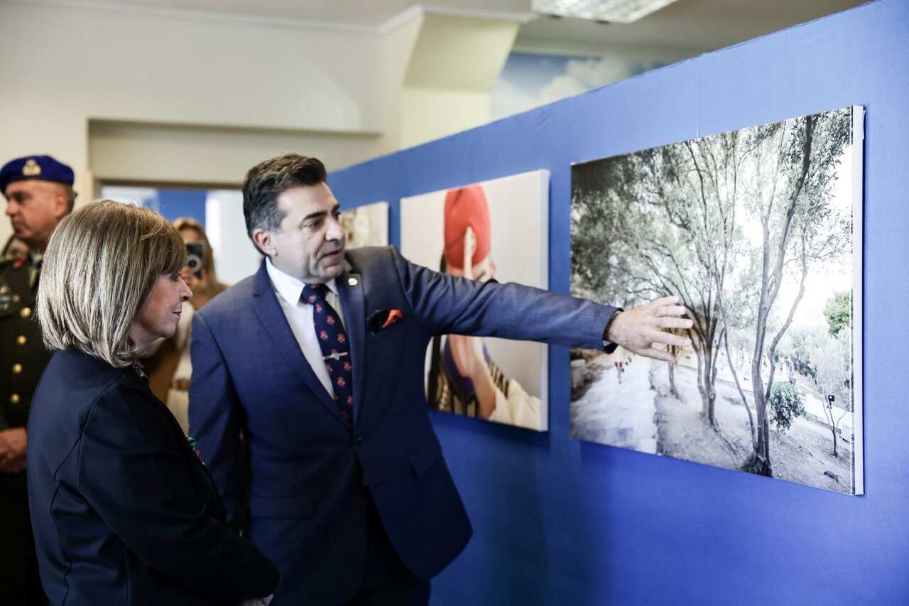 Μπουρδανιώτης Νίκος Κατερίνα Σακελλαροπούλου κεντρική.jpg