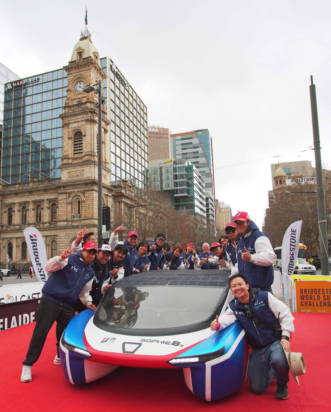 Adelaide_finishline_group_photo.jpg