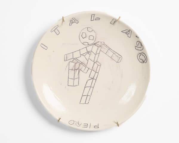Un vaso in ceramica di Piero Garreffa ispirato alla mascotte di Italia '90 Ciao.