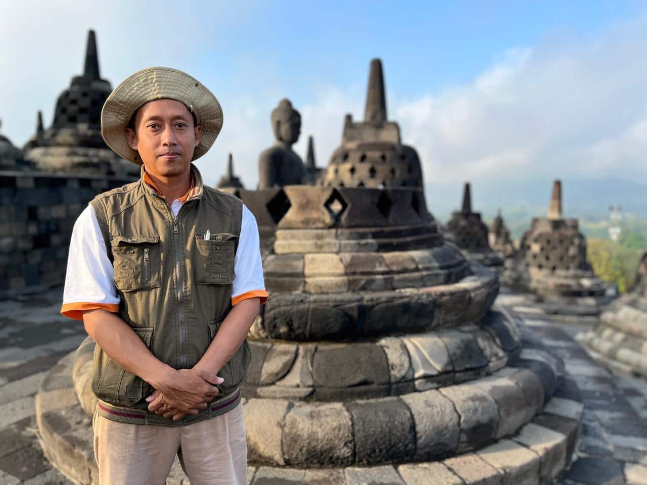 Mura Aristina, pemandu wisata resmi Candi Borobudur 