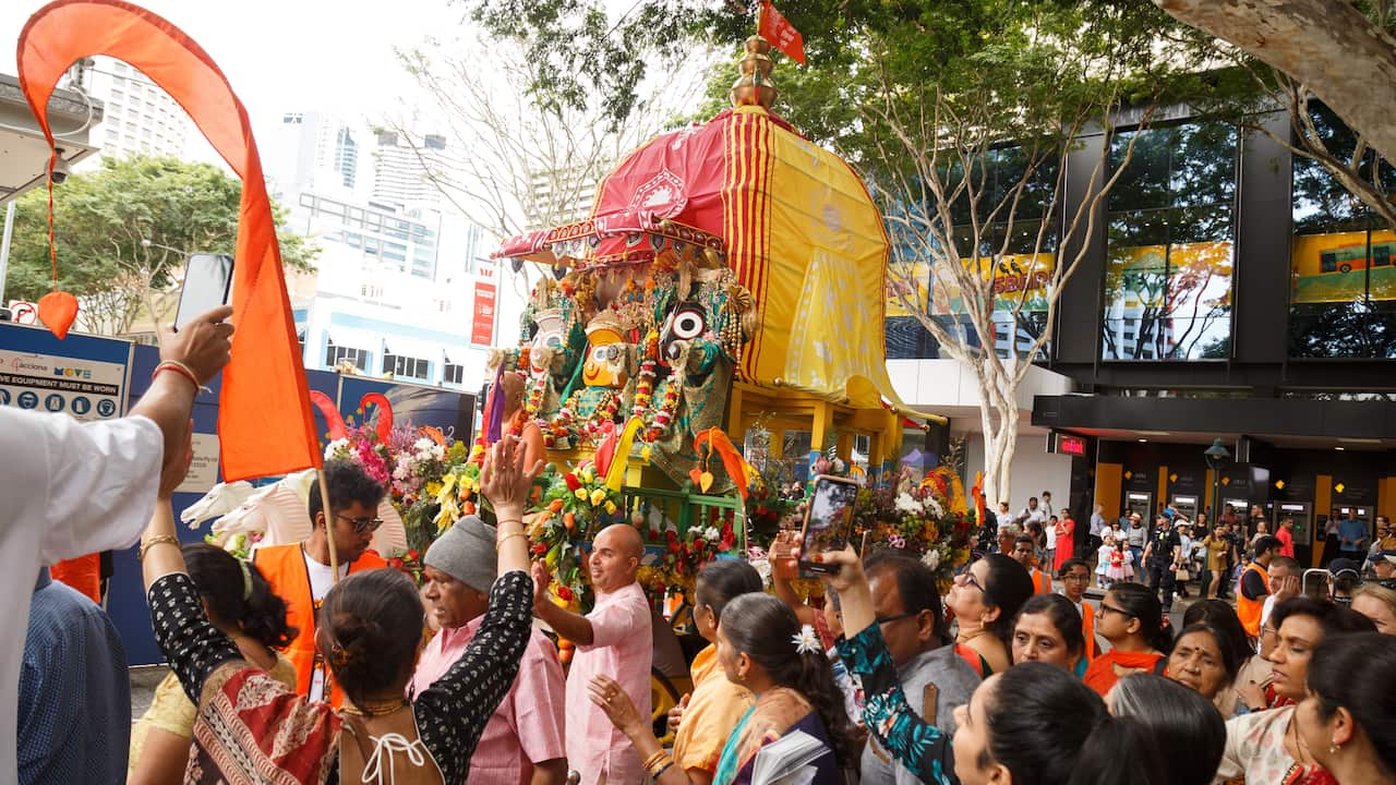 Australia: Festival of Chariots Parade in Brisbane