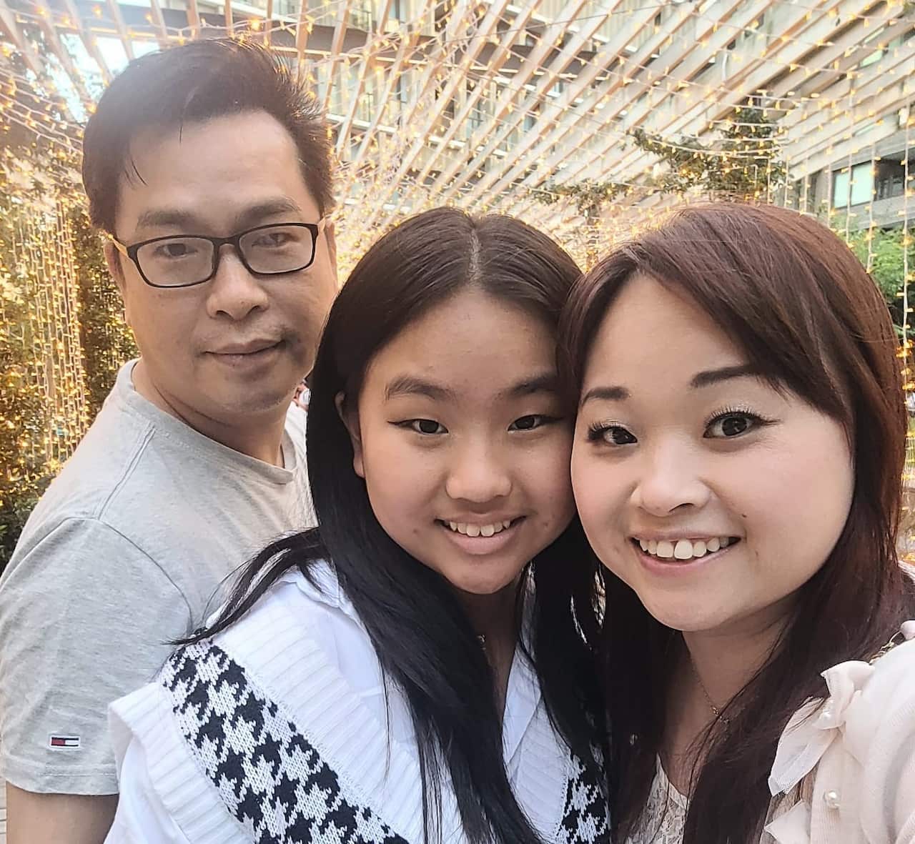 鵬師傅跟太太和女兒