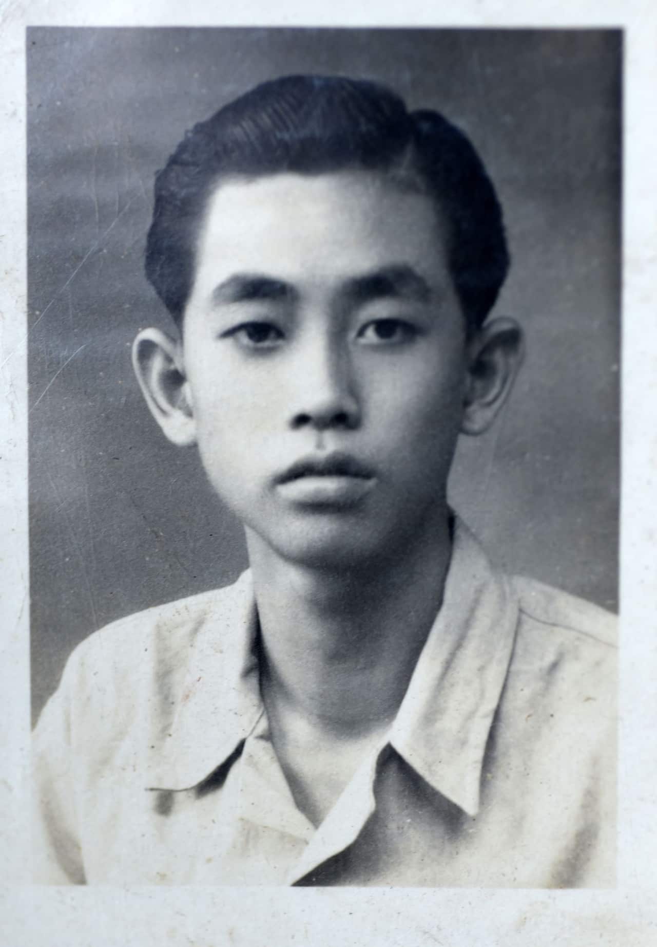 照片28 - 1950年爸爸在香港.jpg