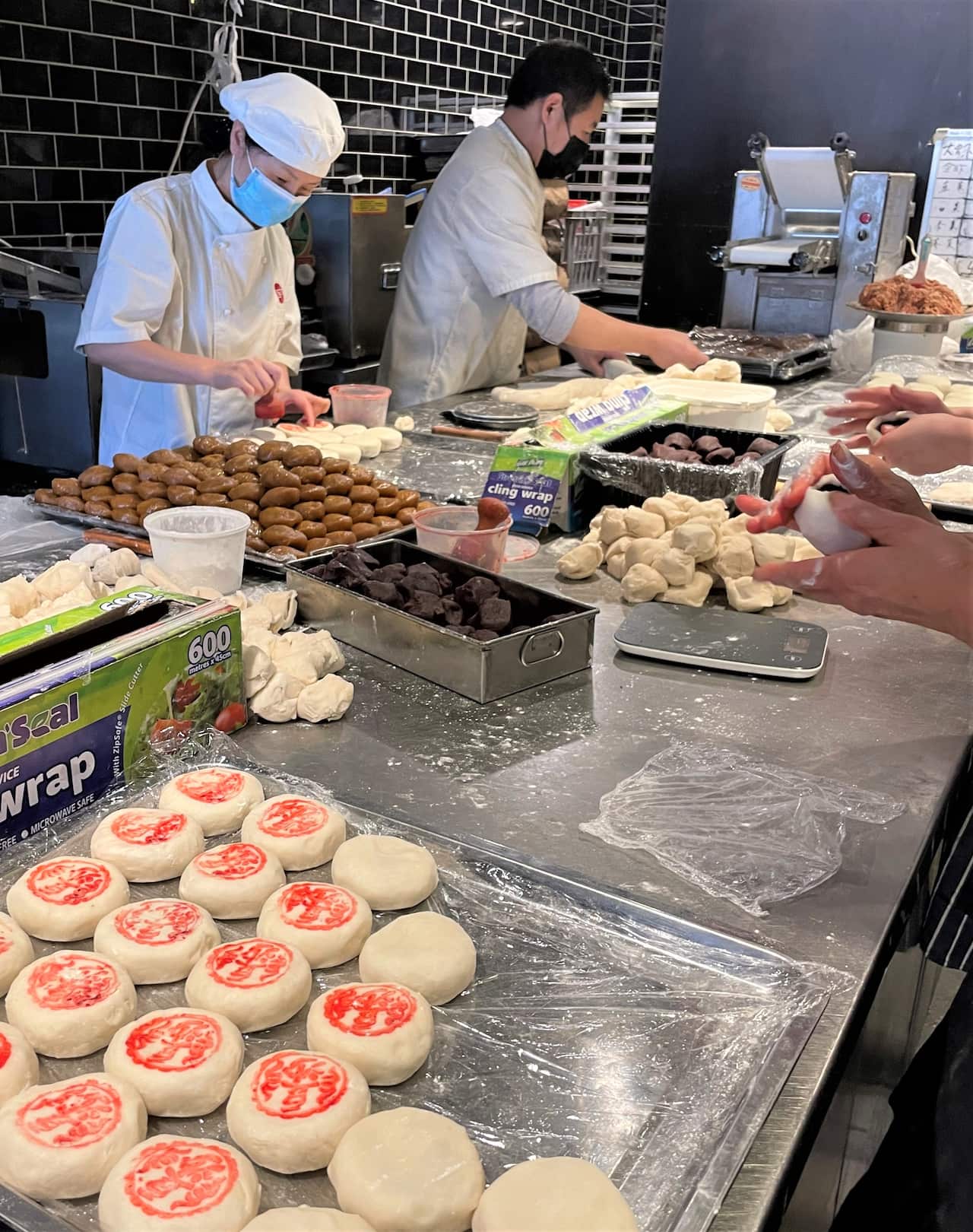 Mooncake production at the New Shanghai workshop