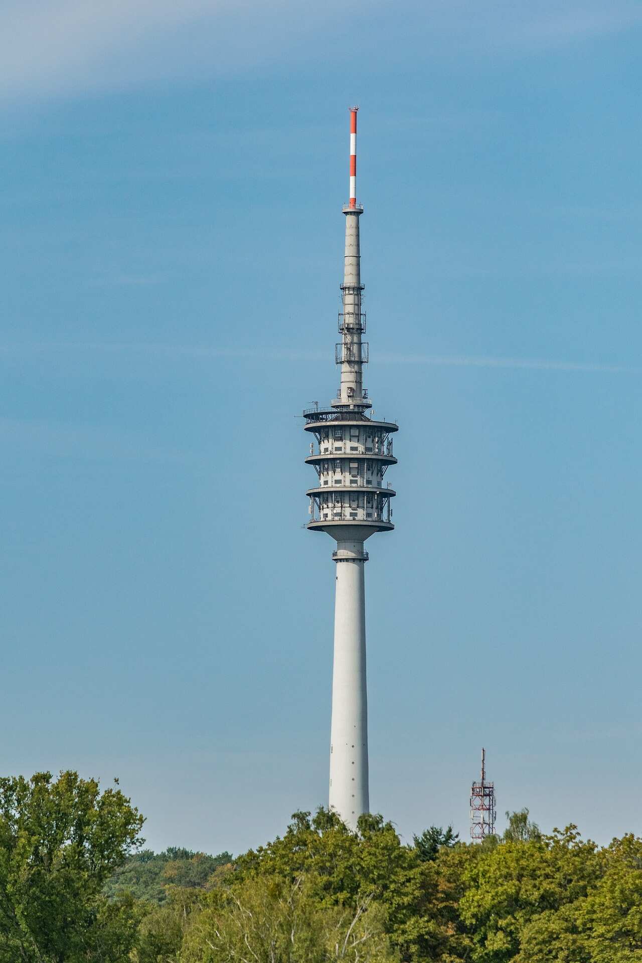 broadcast-tower-4098445_1920.jpg