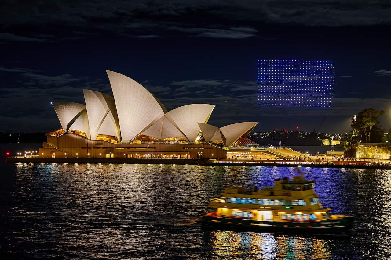 Παναθηναϊκός Μπάσκετ Opera House Ελληνική Σημαία.jpg