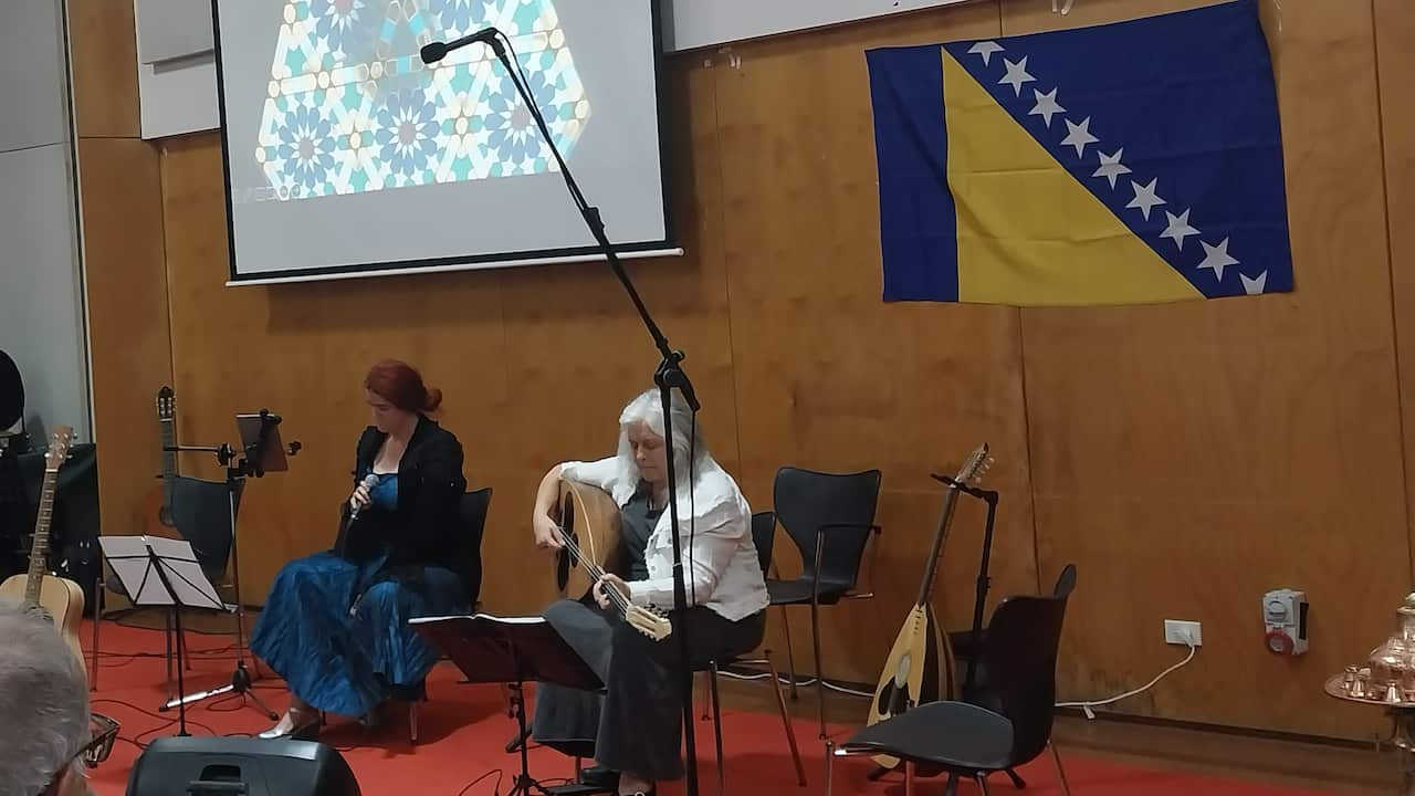 Nela Trifkovic i Irine Vela na koncertu za Amira.jpg