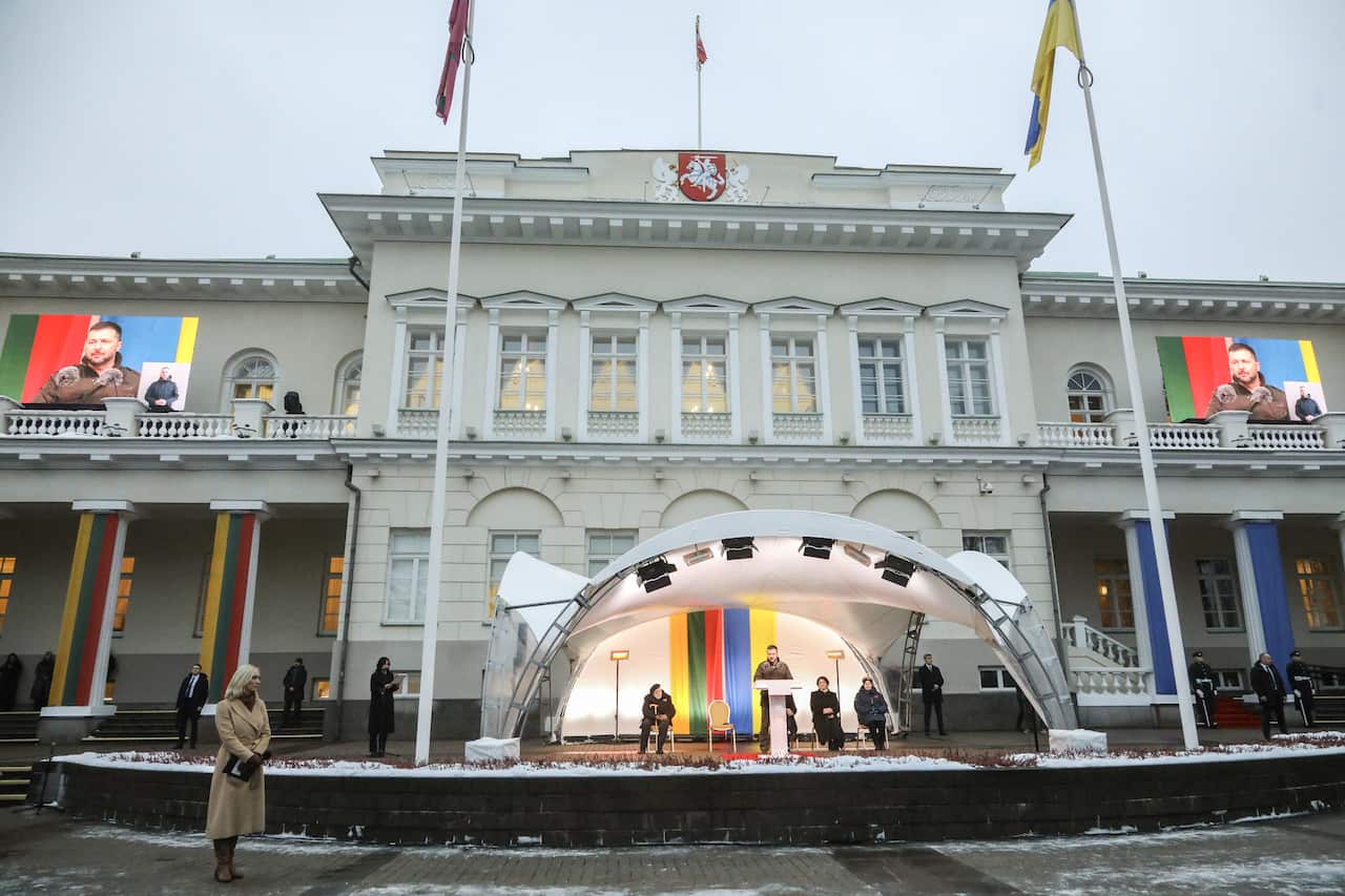 Zelenskyy in front of presidential palace in Vilnius giving a speech