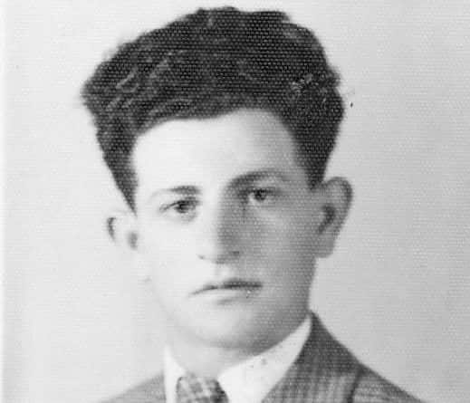The photo in Tony Lamarra's passport, dating from 1953, just before his arrival in Australia.