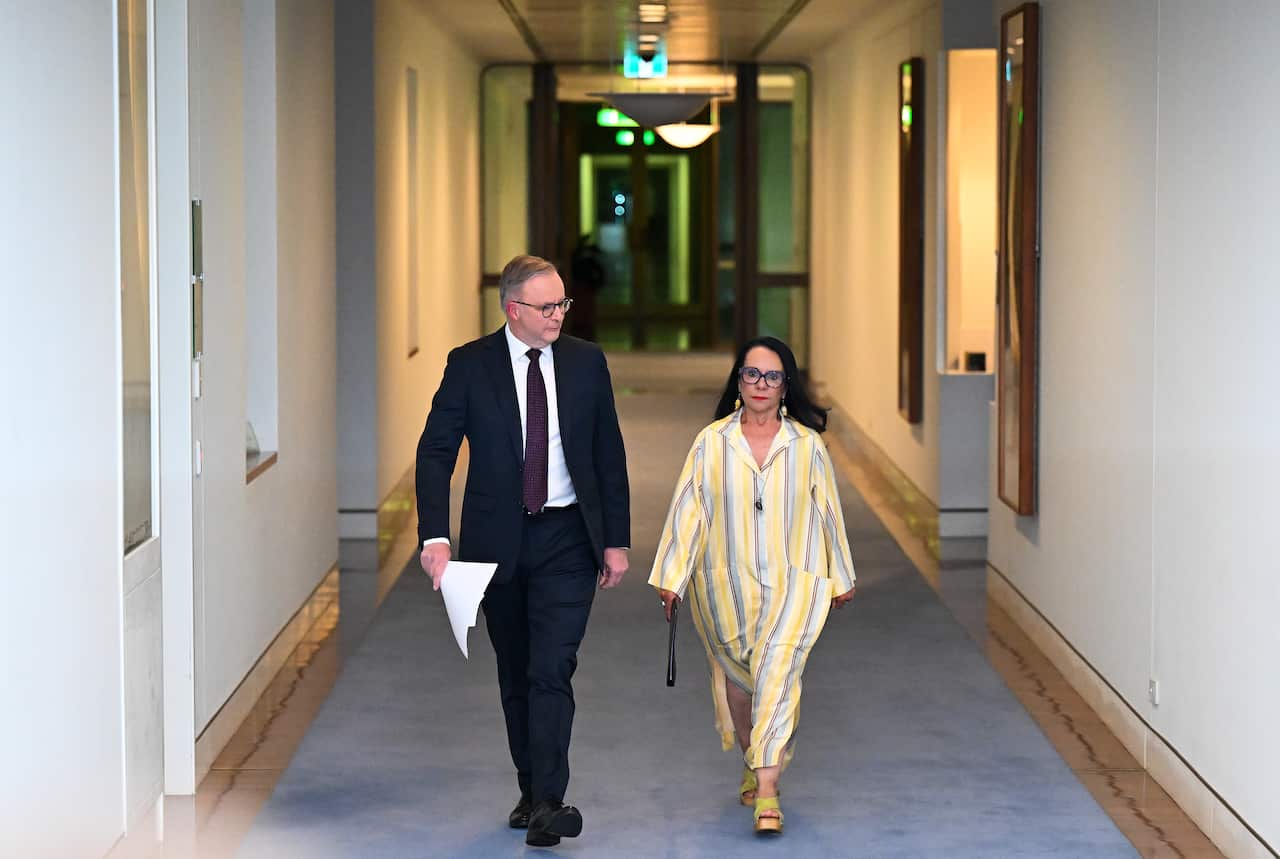 Anthony Albanese and Linda Burney walk through a corridor in Parliament House.