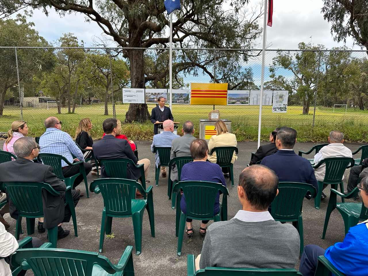 Buổi lễ ký với nhà thầu và kiến trúc sư 3.jpg