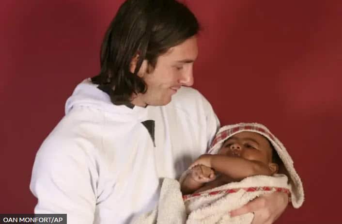 Lamine Yamal and Messi.jpg
