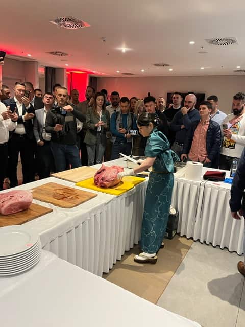 （Supplied/ Marika Watanabe, Wagyu Kimono Butcher）