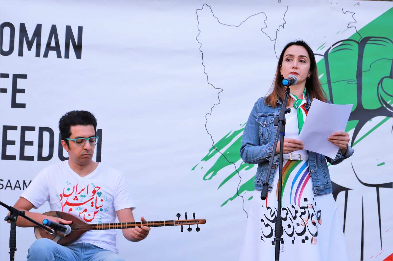 Atefeh reciting a poetry by Ahmad Shamloo and Mehrdad playing Setar