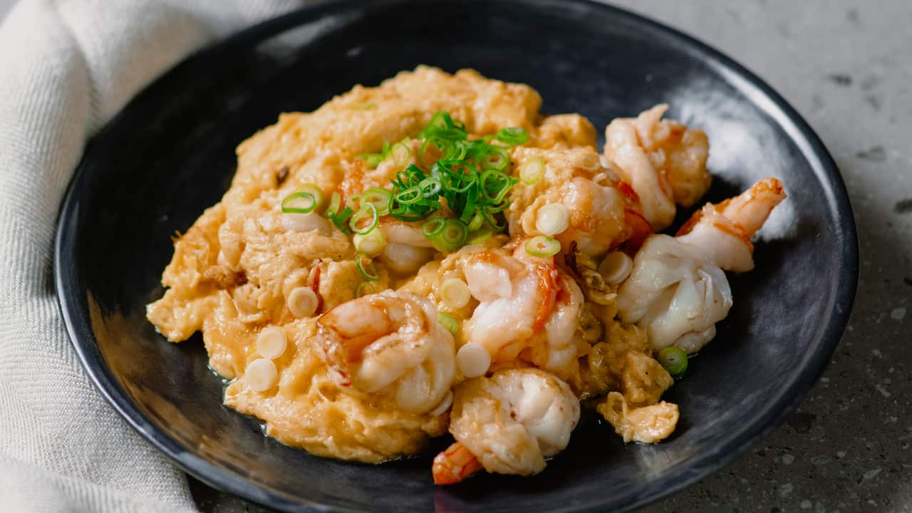 Stir-fried prawns and eggs