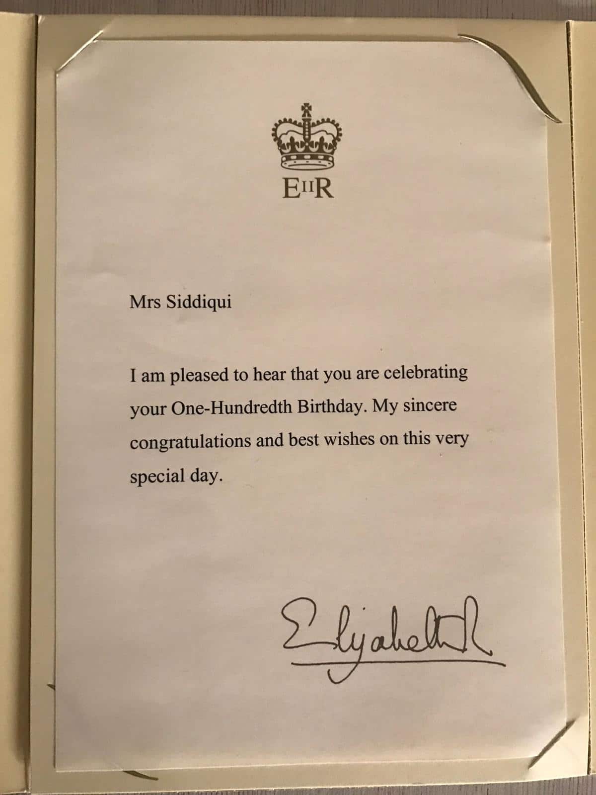 محترمہ عالیہ صدیقی کے نام ملکہ برطانیہ کے مبارکباد کے خط کا عکس