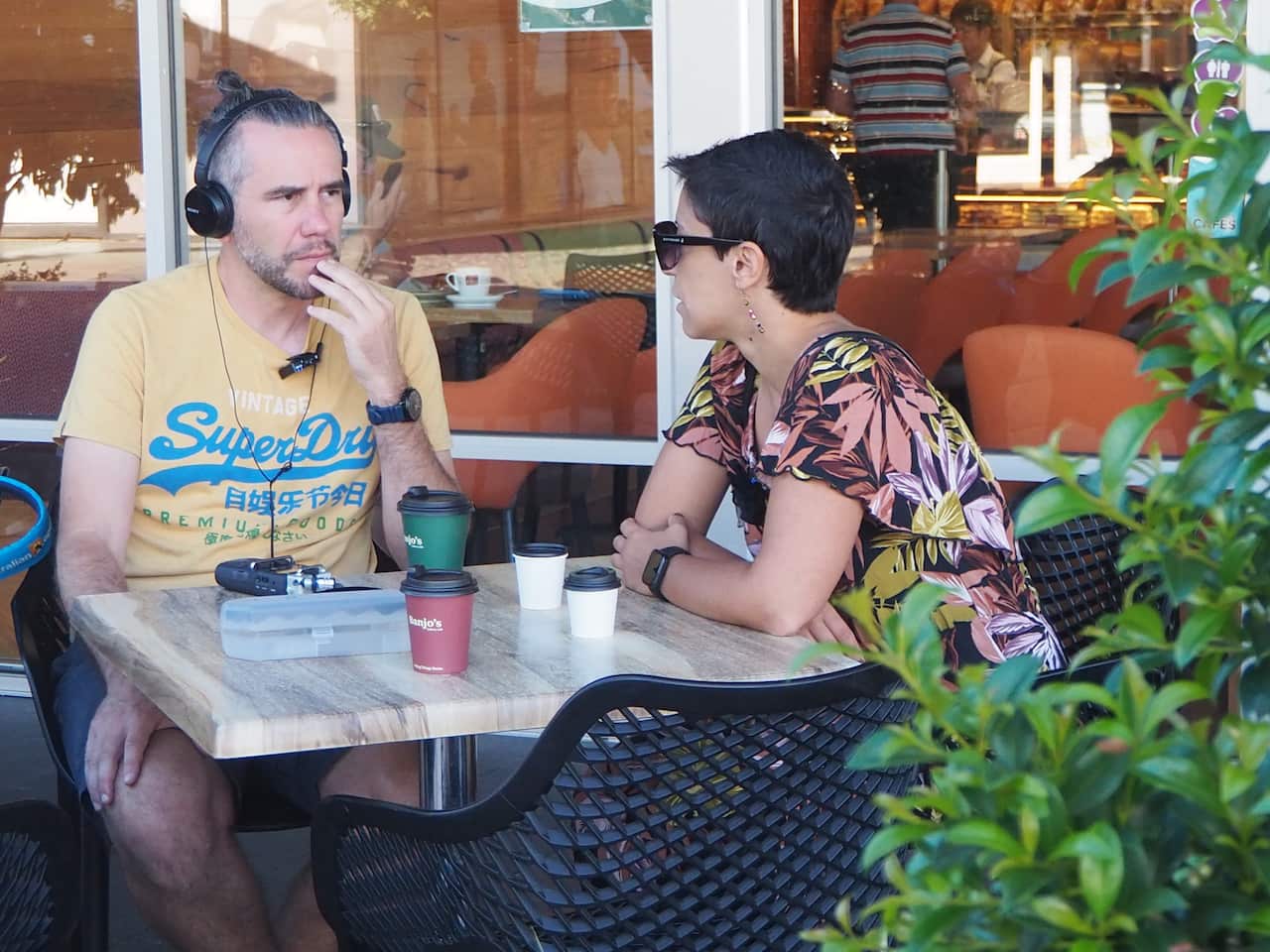 Receiving a paid coffee in Calabria could be tricky: the hidden meanings behind the offer are multiple.