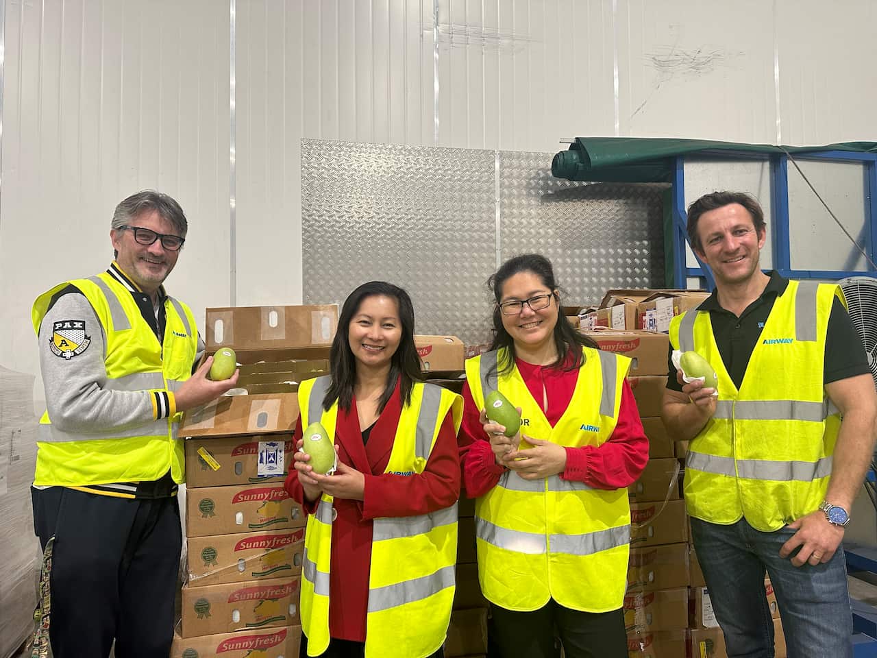 Consul Commercial Alma Argayoso with the importer of Philippine Carabao Mangoes.jpg