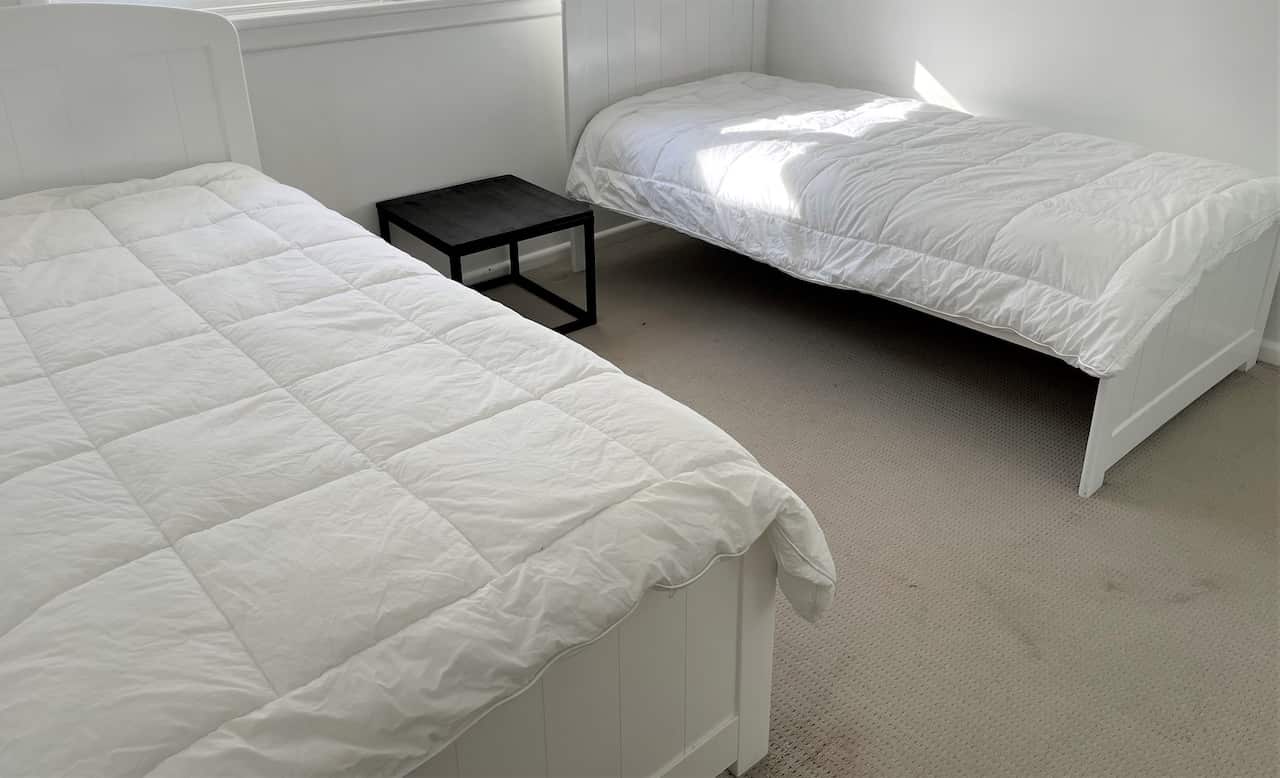 Beds in a women's shelter (SBS-Sandra Fulloon).jpg