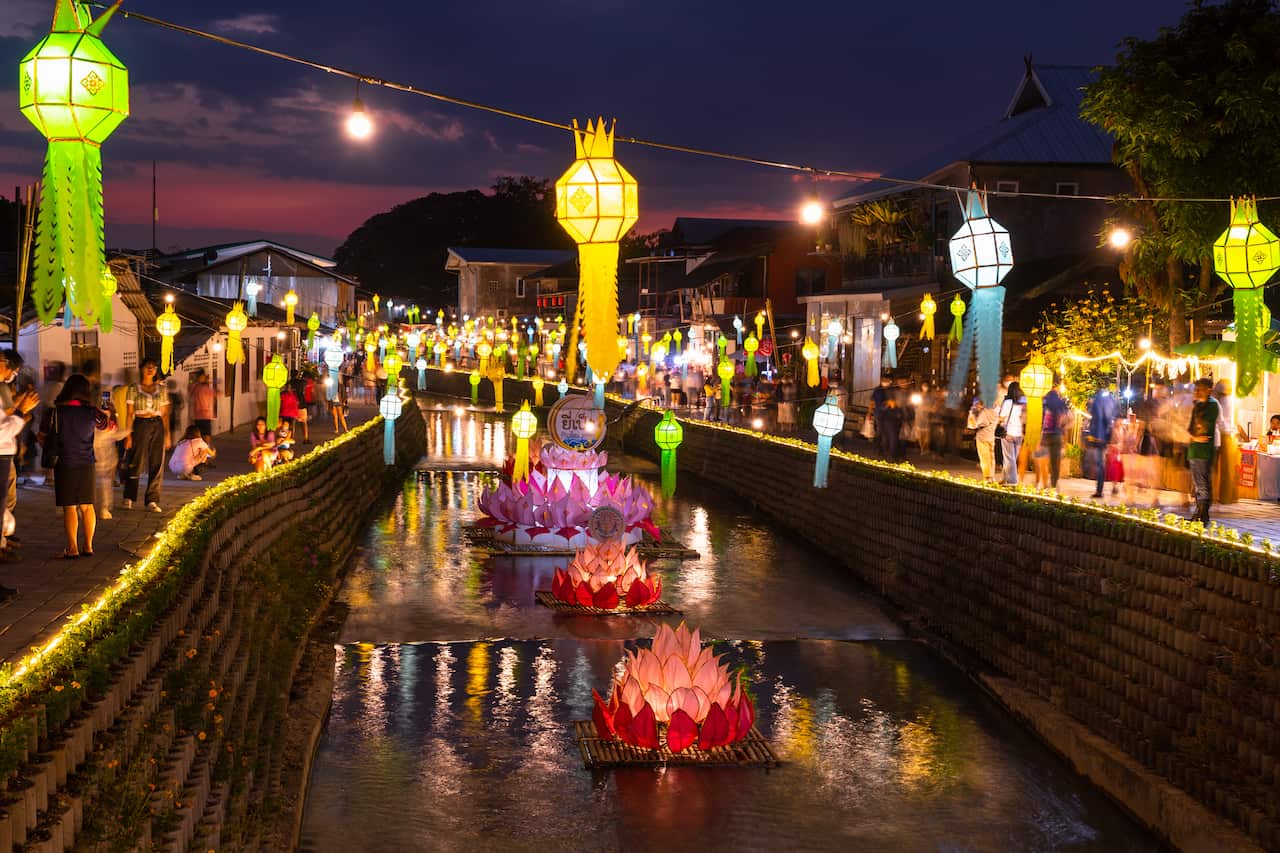 Thainess-Loi Krathong Festival (ประเพณีลอยกระทง) 6863[P] (1).jpg