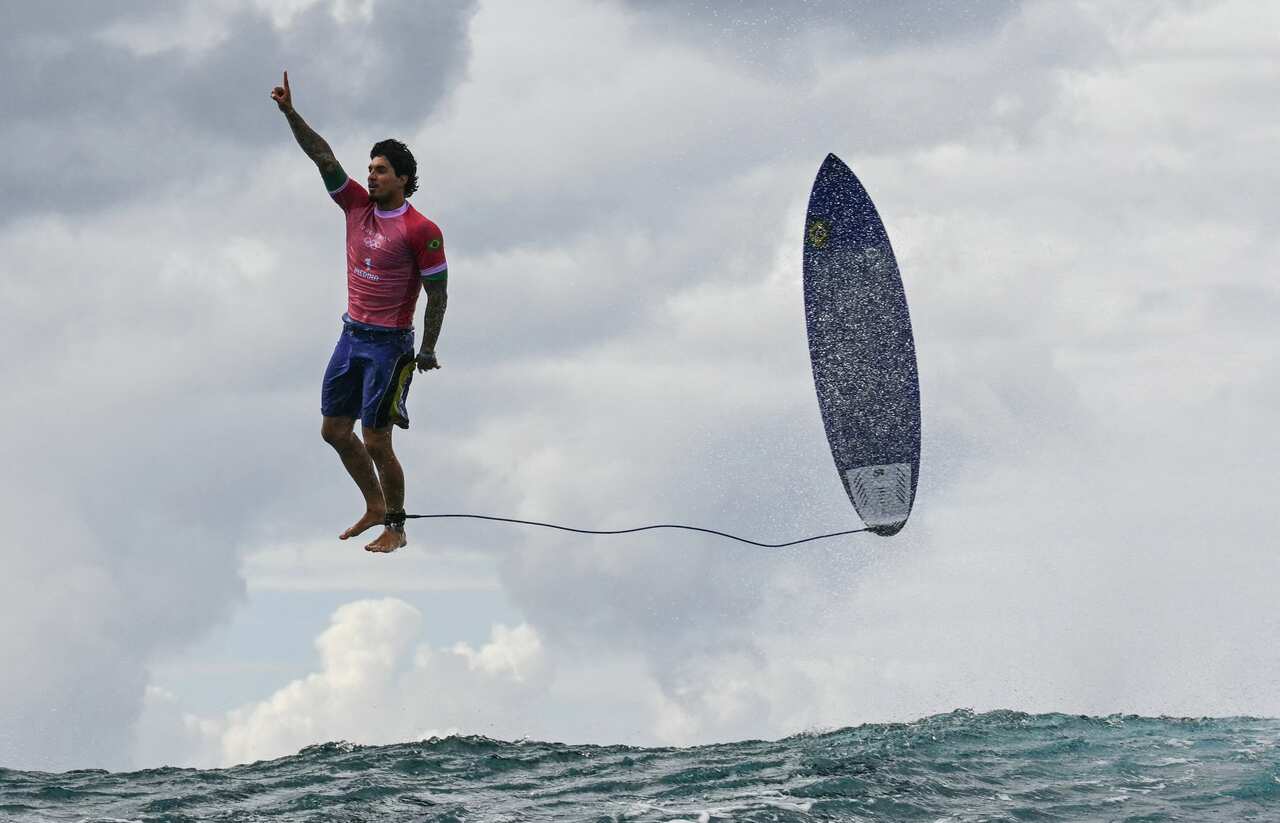 TOPSHOT-SURFING-OLY-PARIS-2024