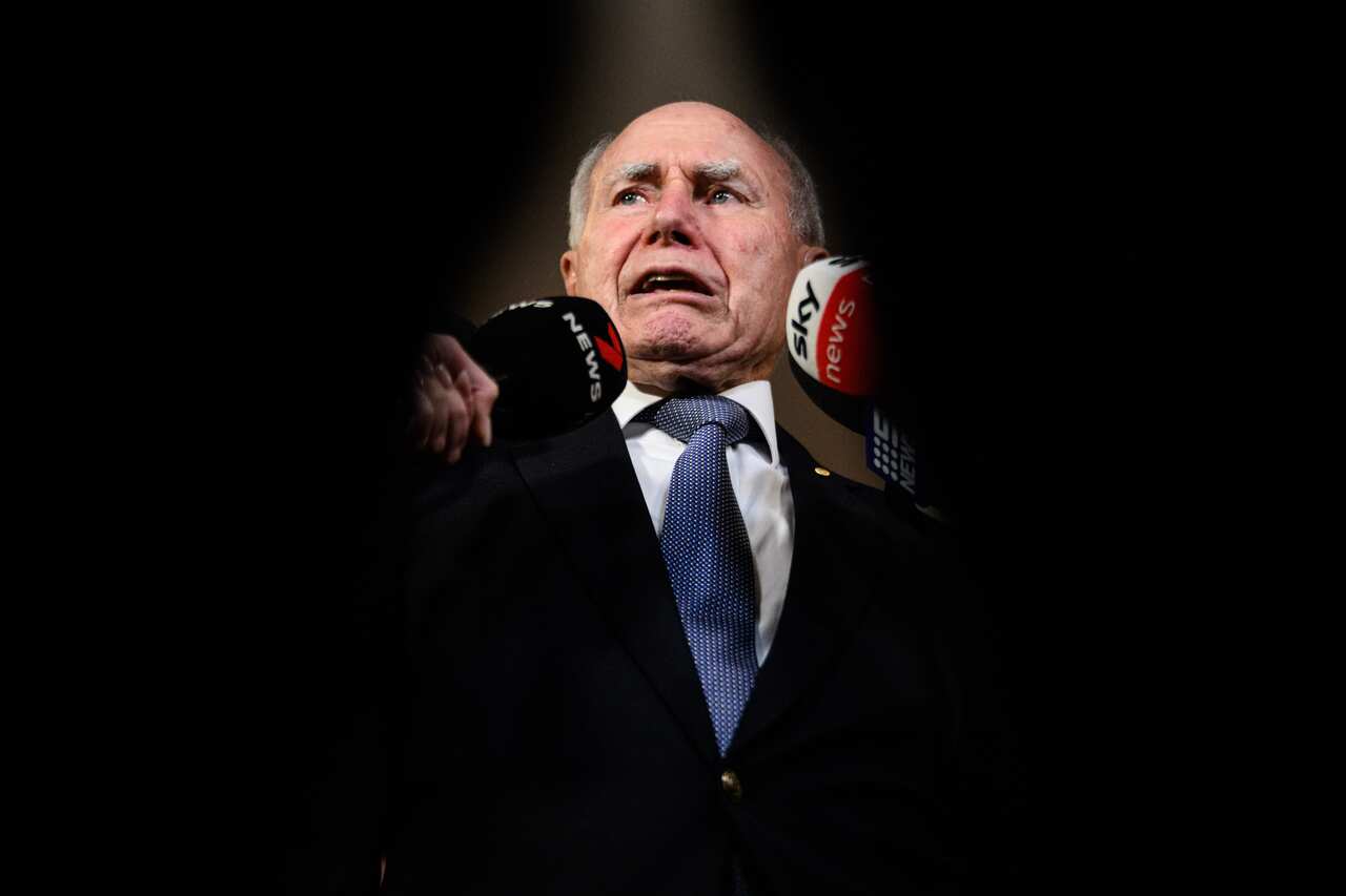 何華德 (John Howard) 