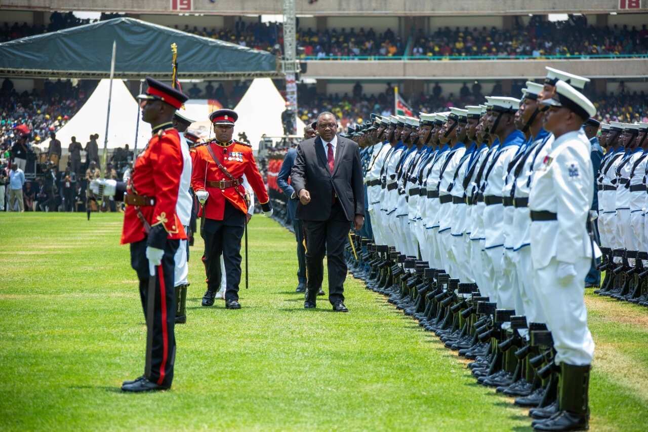 Rais Uhuru Kenyatta, akagua gwaride kwa mara ya mwisho kabla yakumkabidhi Dr Ruto mamlaka.jpg