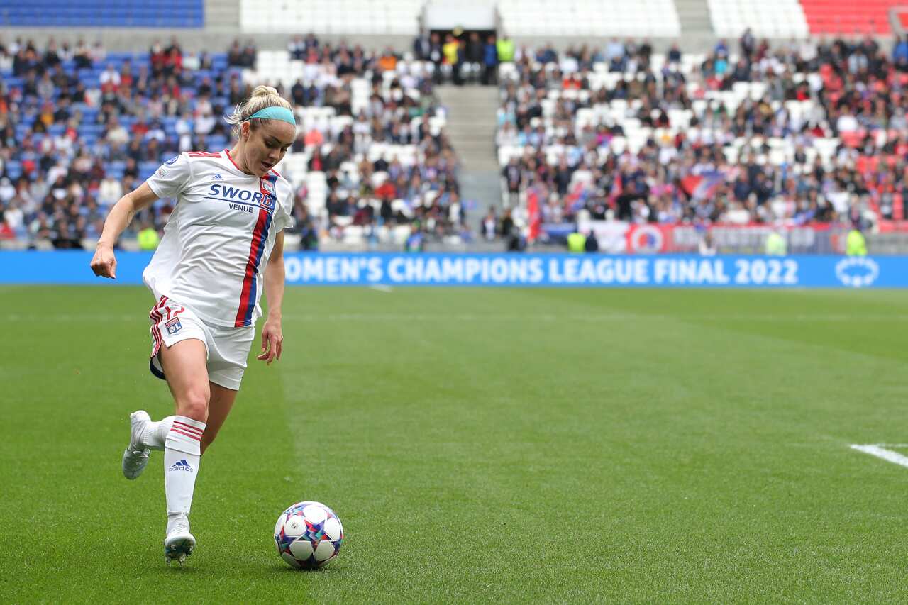 Ellie Carpenter playing football