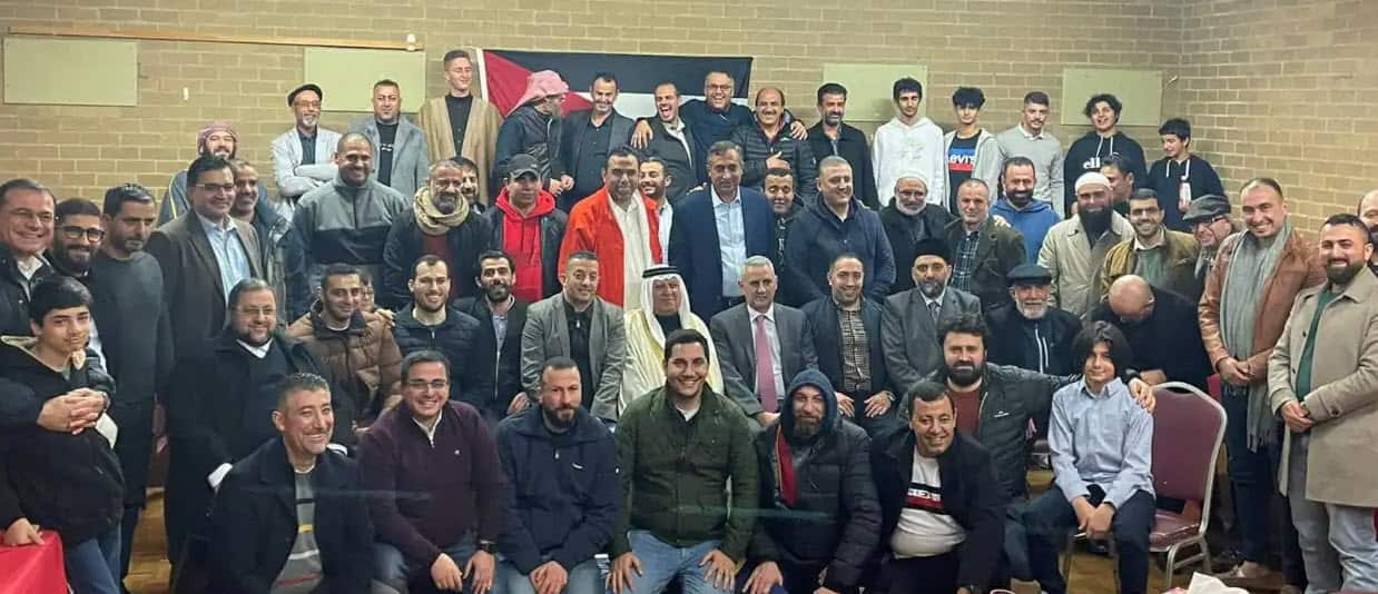 أبناء الجالية الأردنية في فيكتوريا مع سعادة السفير الأردني في أستراليا علي كريشان.jpg