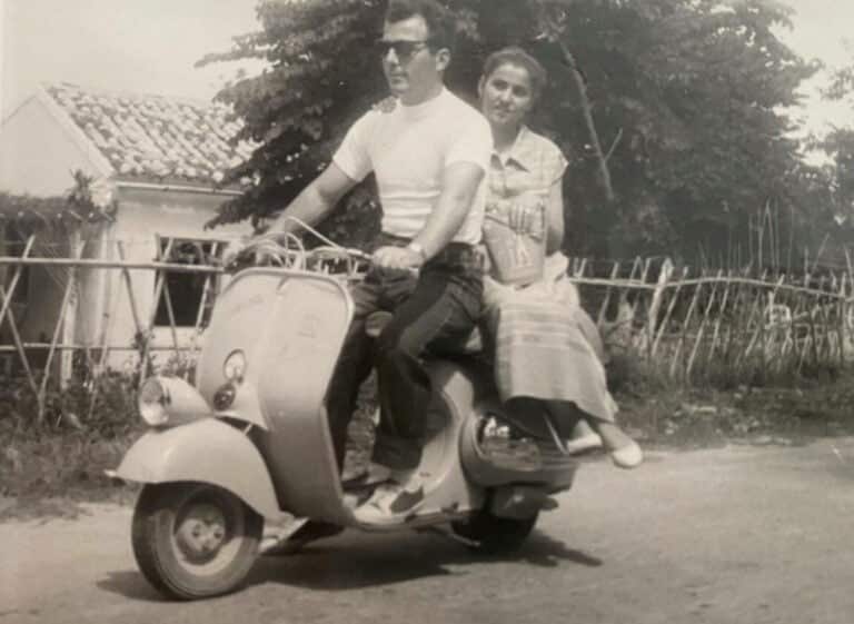 Γκέντης Διονύσης 2 Βέσπα.jpg