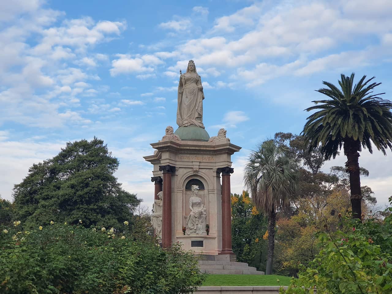 Queen Victoria statue 1.jpg