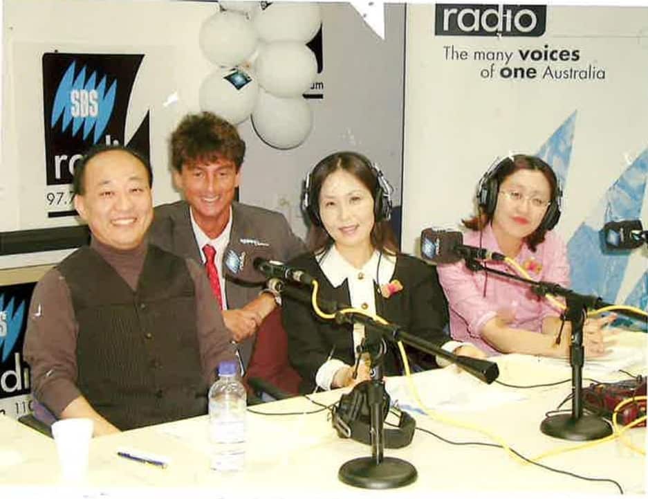 웨스트미드 어린이종합병원 성금모금 방송-주양중, 로버트 민셜 PM, 유화정, 김희영.jpg