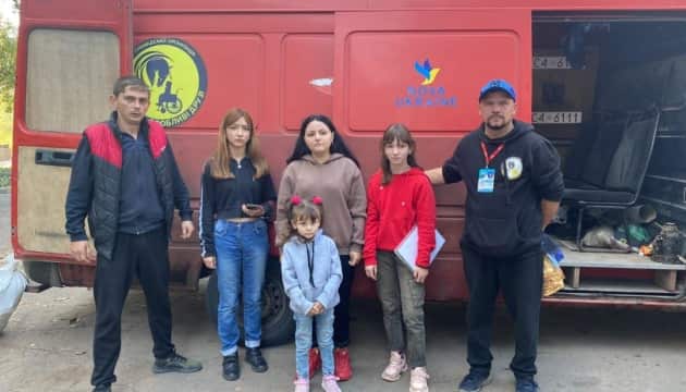 287 children with their families evacuated from dangerous areas of Kherson region.jpg