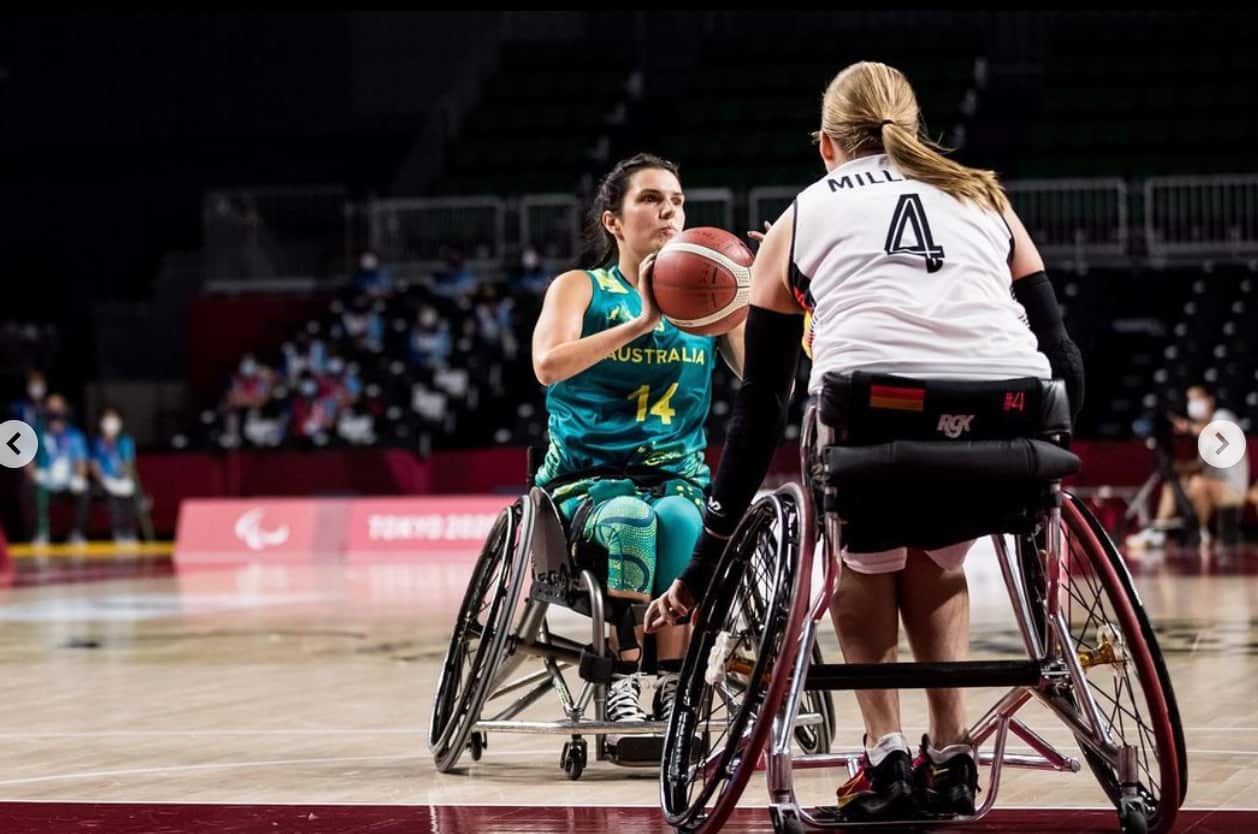 Ella Sablijak playing wheelchair basketball for Australia 