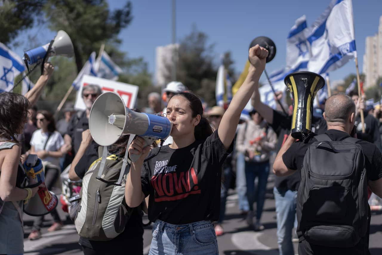 Israelis protest against Netanyahu in Tel Aviv