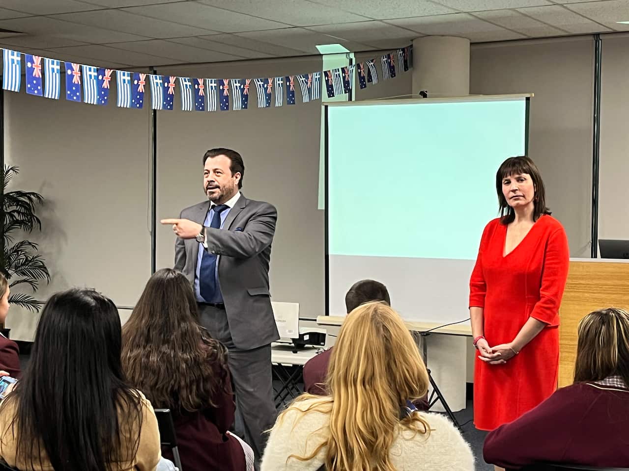 Από την εκδήλωση απονομής Πιστοποιητικών Ελληνομάθειας στο Γενικό Προξενείο Μελβούρνης. 