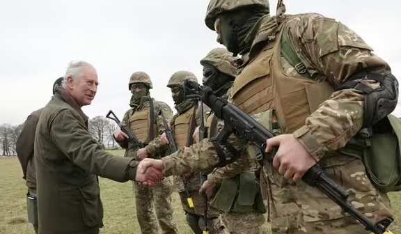 While in southwest England, King Charles witnessed how Ukrainian troops are being taught to attack enemy positions by British and international partner forces before being sent back to fight in the war against Russia.png
