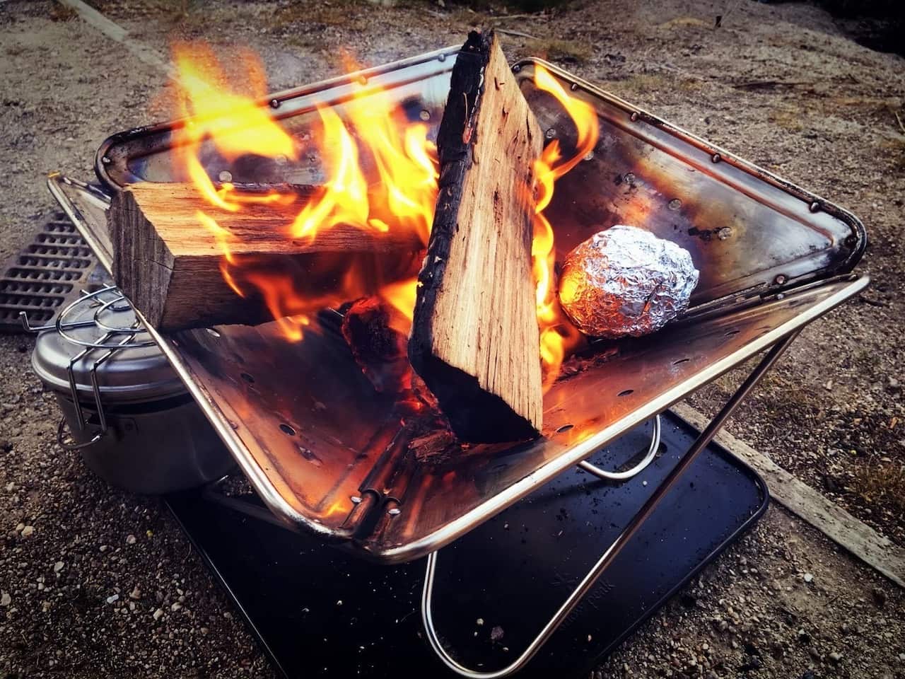 Tomaru84 焚き火台.jpg