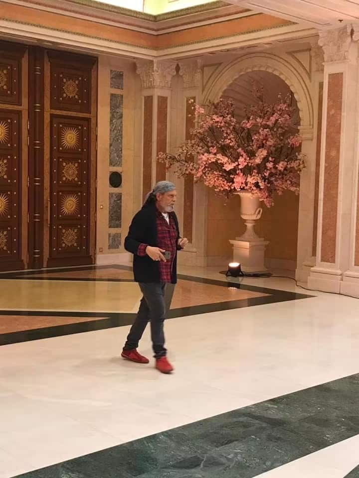 RAymond in one Palaces.JPG