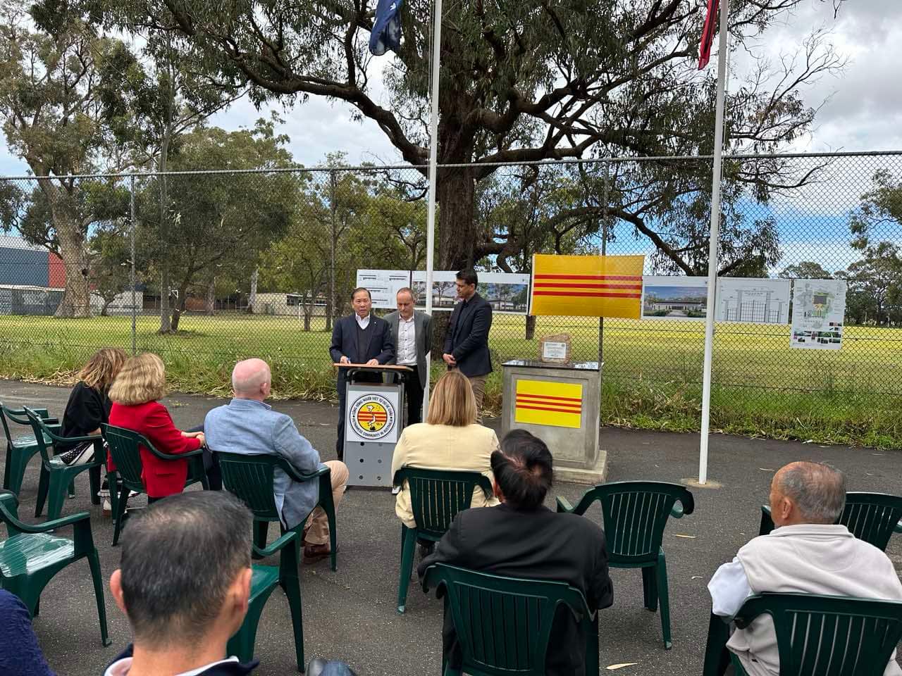 Buổi lễ ký với nhà thầu và kiến trúc sư.jpg