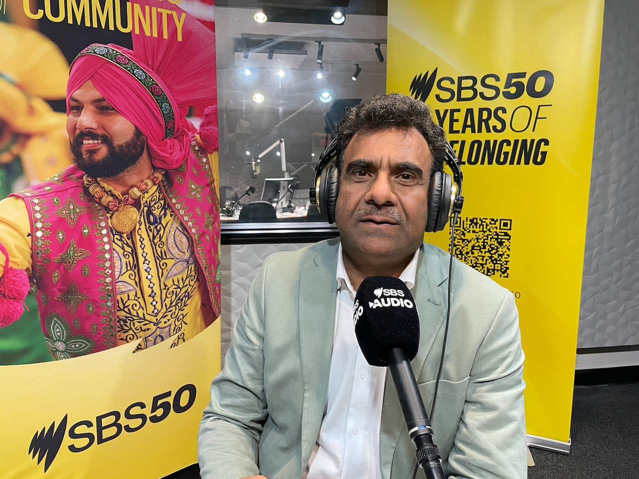 Ghazanfar Hashmi at SBS during his Australian visit.(Source SBS Urdu)