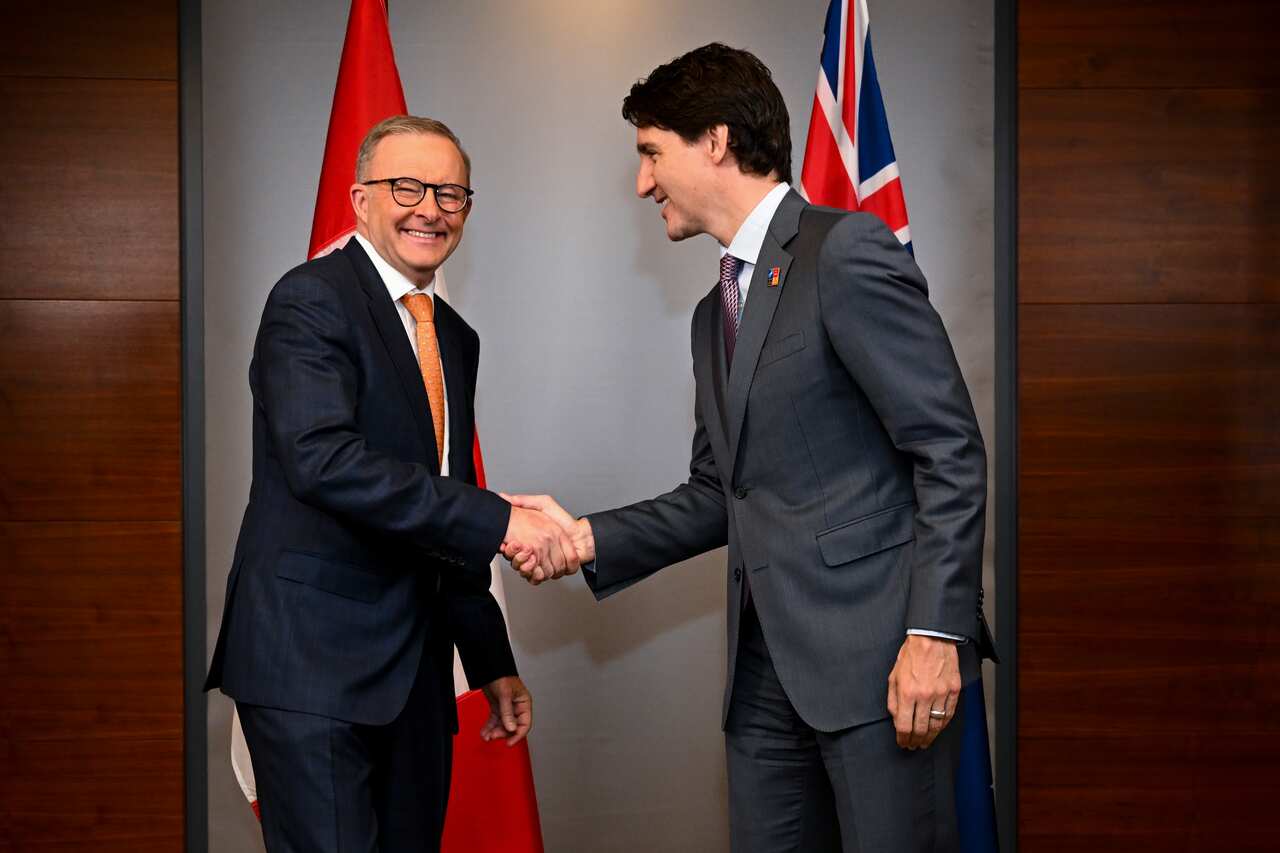 Anthony Albanese shakes hands with Canadian PM Justin Trudeau.