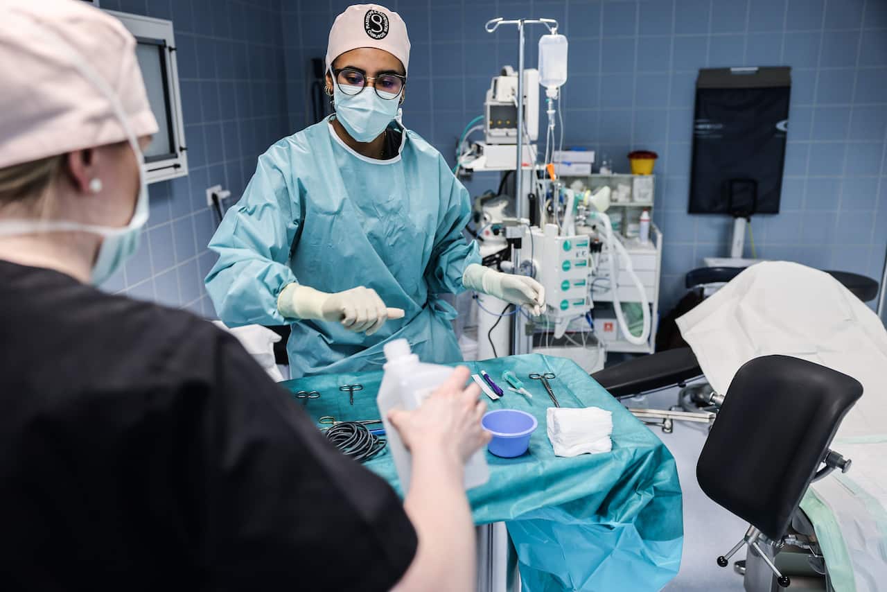 Doctors prepare for surgery. 