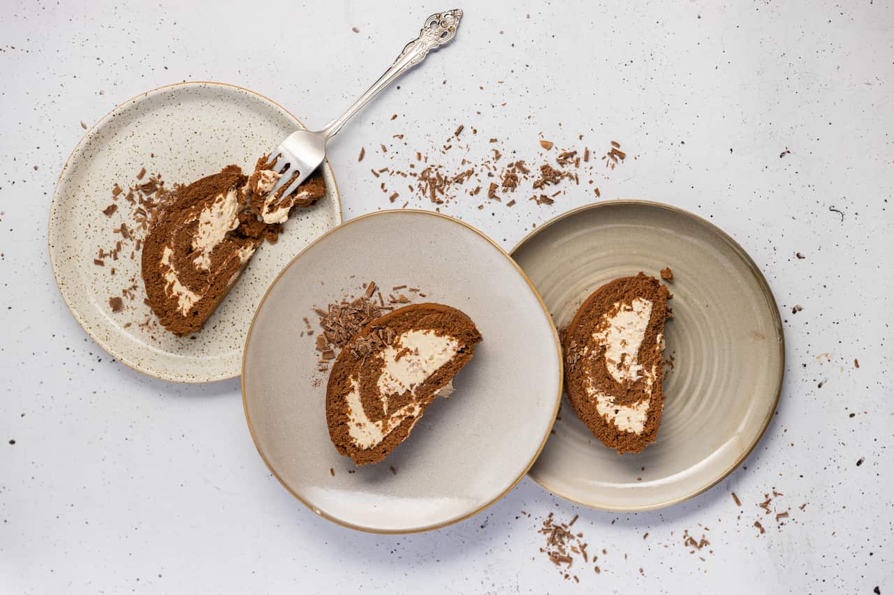 LGF2_EP09_Chocolate Roulade Espresso Cream_1L0A8749.jpg