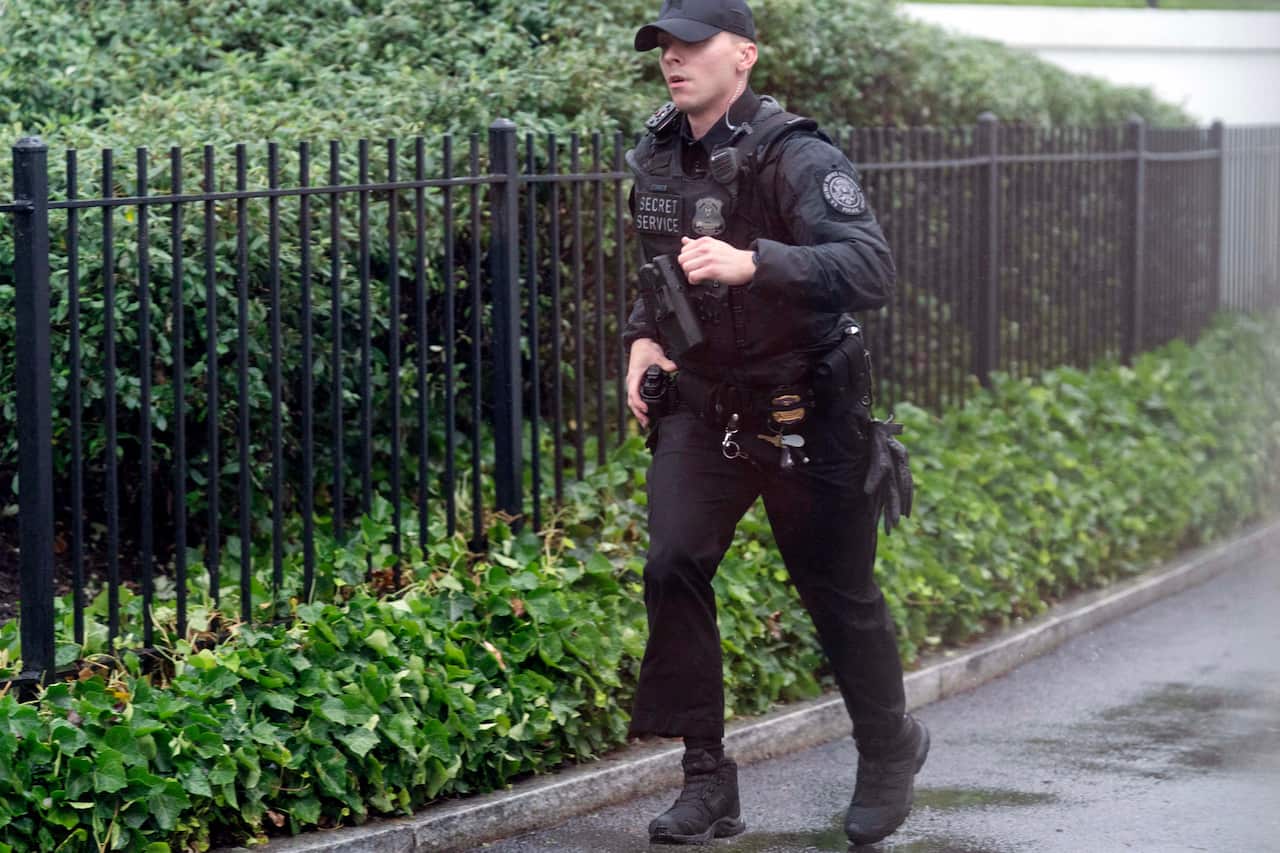 A Secret Service agent runs in the streets.